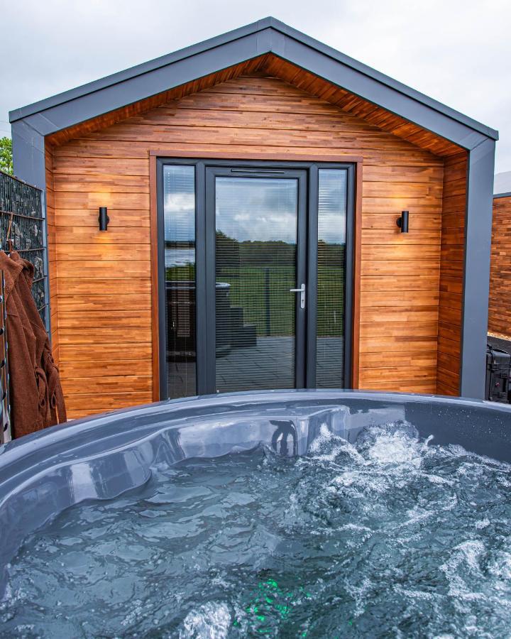 Отель Lough Beg Glamping Newferry Экстерьер фото