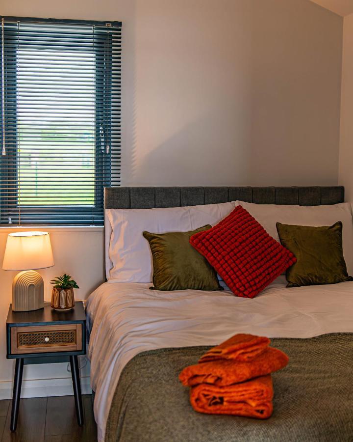 Отель Lough Beg Glamping Newferry Экстерьер фото